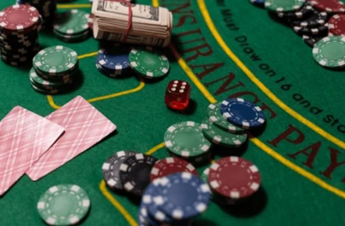 Live ဘောလုံးပွဲကြည့်ရင်း In-Play Betting ဆောင်ရွက်နေသည့် မြင်ကွင်း
